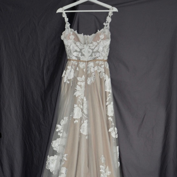 BRAND NEW Custom Wedding Dress - Picture 8 of 9